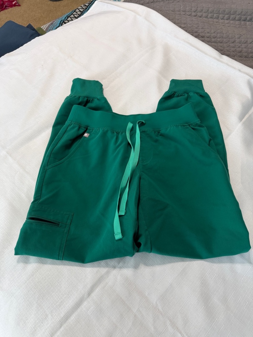 Figs Zamora scrub pants hunter green